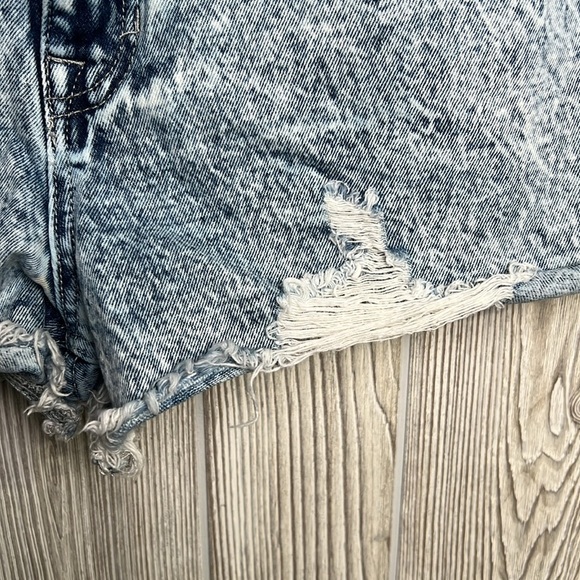 KanCan Acid Wash High Rise Mom Shorts Size 9/28 - Picture 2 of 6